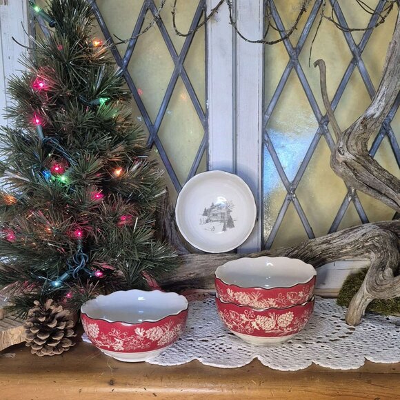 🎄 Set of 4 Red Porcelain Wavy Edged Bowls - White Pinecones & Grey Landscape - Picture 4 of 9
